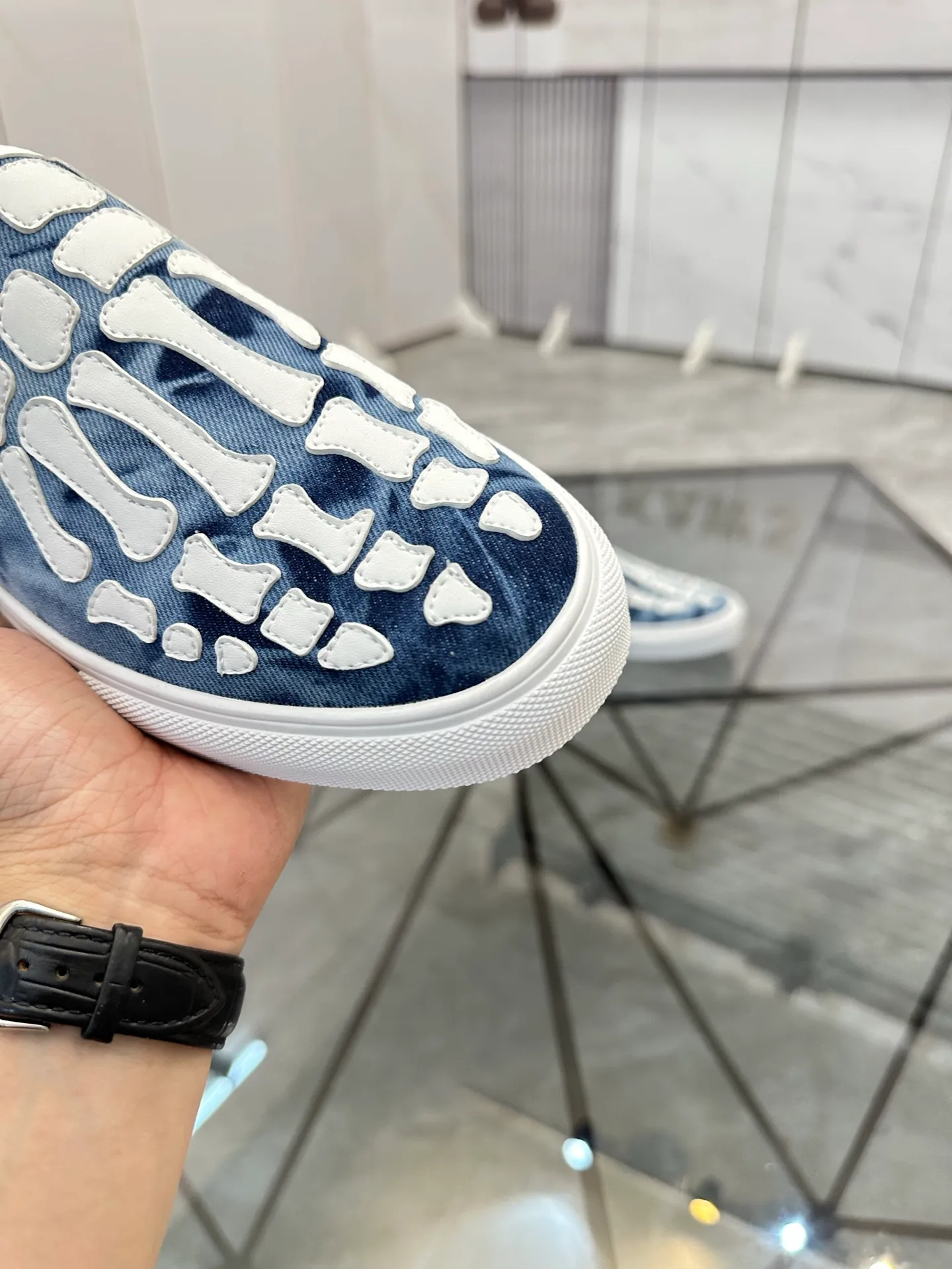 Men's shoes for sale 💰: 💰P420¥ Product trademark: AMIRI*「EMIR*] slip-on Regular size: 38-44 (can be customized to 37.45.46) Product materials: Upper imported original fabric spliced ​​cowhide, breathable lining, original outsole. No.: 1023